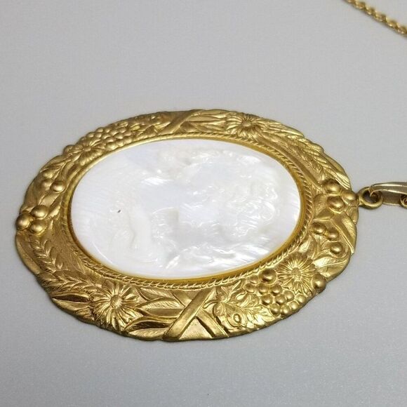 Vintage White Cameo Pendant in Oval Gold Tone Frame, Gold Filled Chain Necklace - Picture 3 of 8